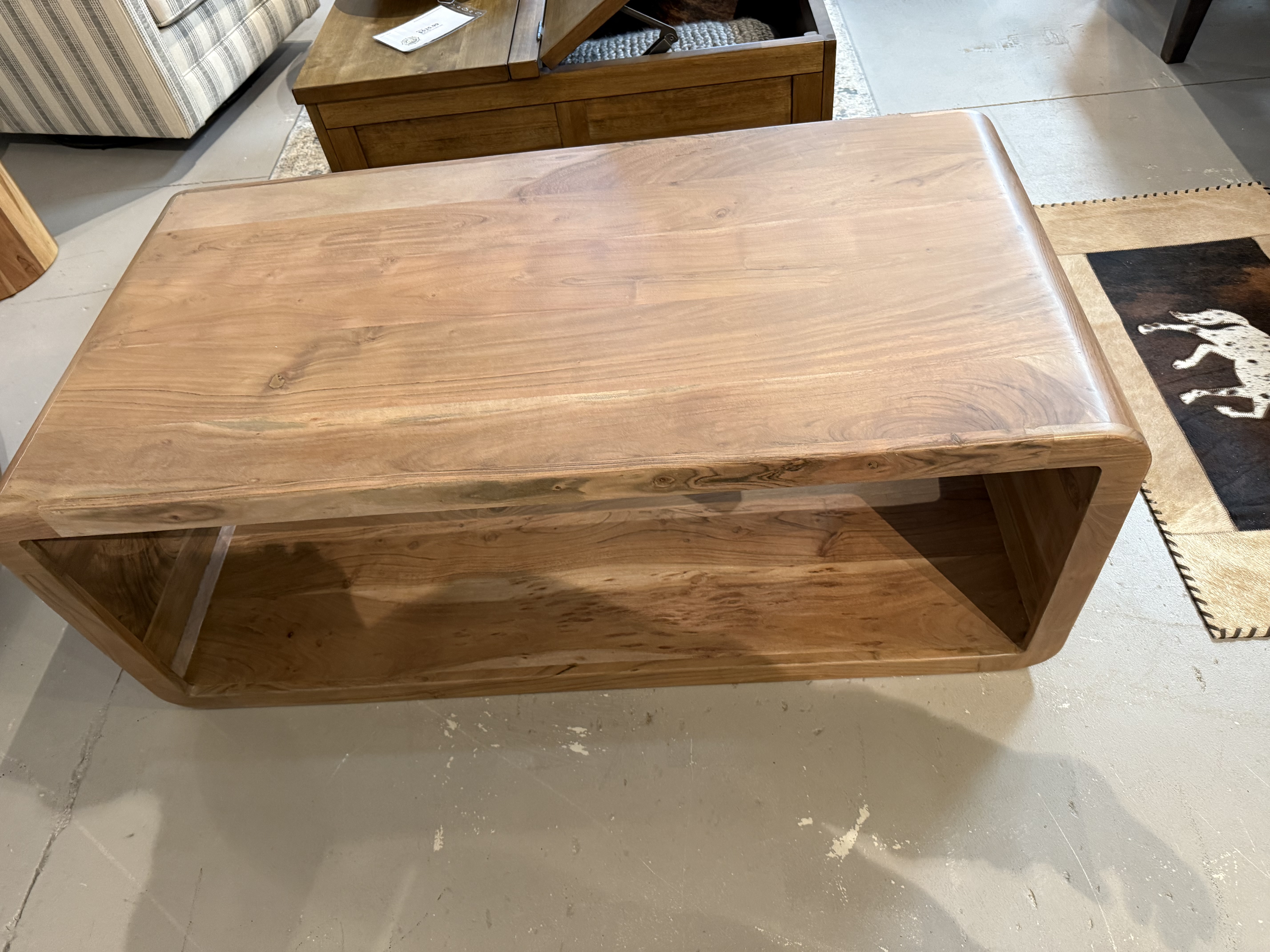 KC 57 A COFFEE TABLE MEDIUM ROUND EDGES 44995 Image